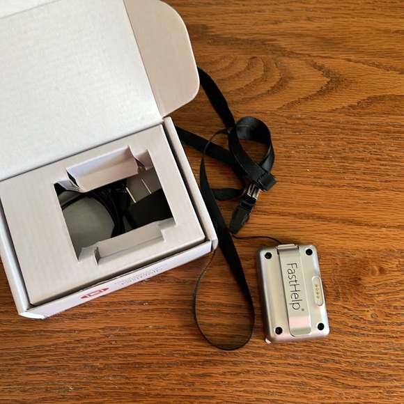 FastHelp™ Medical Alert Device 4G - NO Monthly FEES - Picture 4 of 9